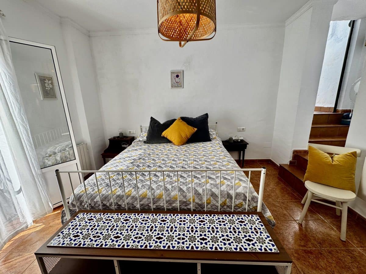 Townhouse for sale in Olvera - € 65,000 (Ref: 9675953)