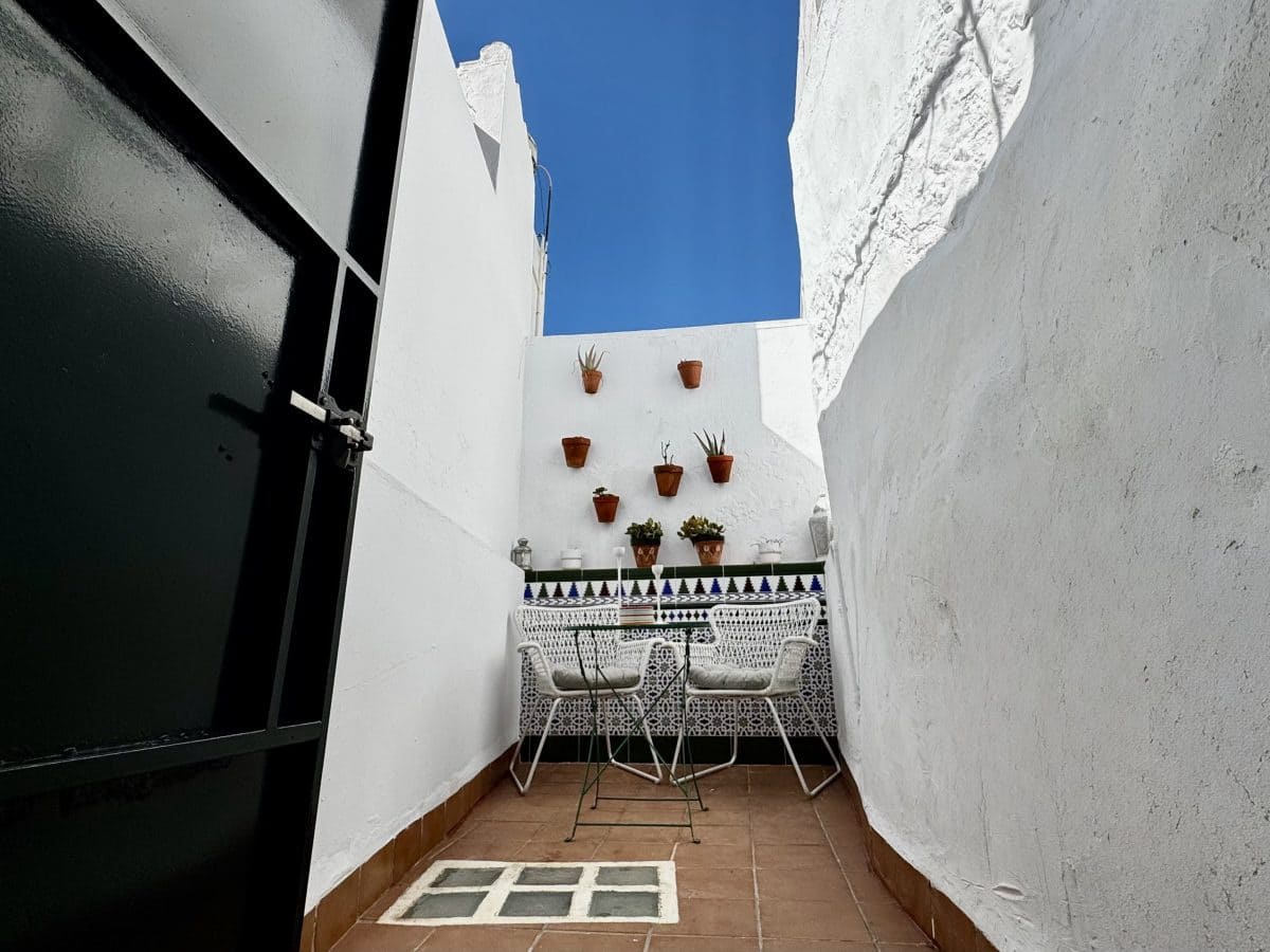 Townhouse for sale in Olvera - € 65,000 (Ref: 9675953)