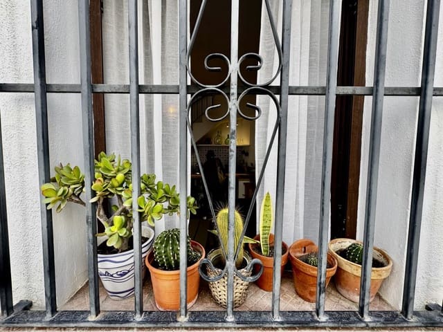 Townhouse for sale in Olvera - € 65,000 (Ref: 9675953)