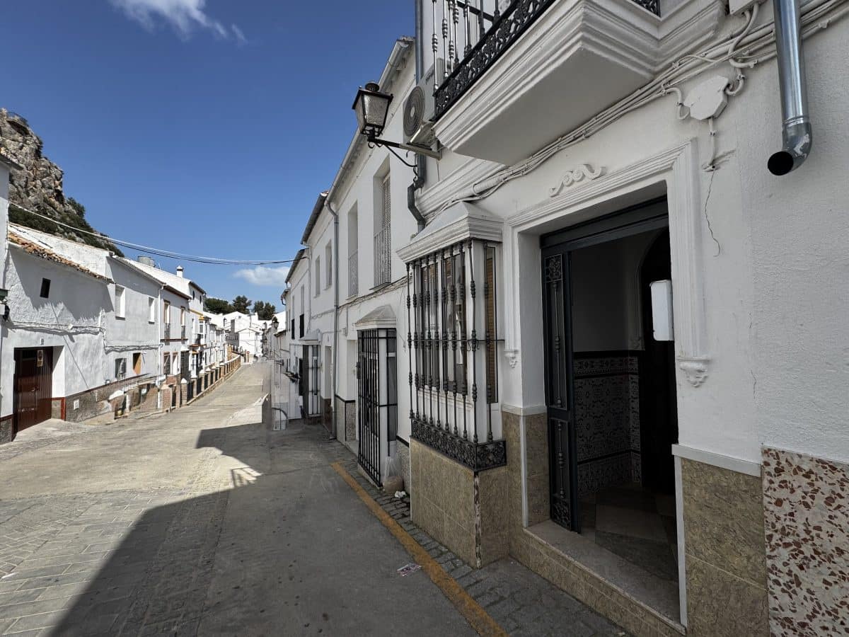 3 bedroom Townhouse for sale in Olvera - € 68,995 (Ref: 9681391)