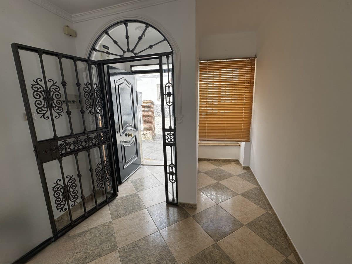 3 bedroom Townhouse for sale in Olvera - € 68,995 (Ref: 9681391)