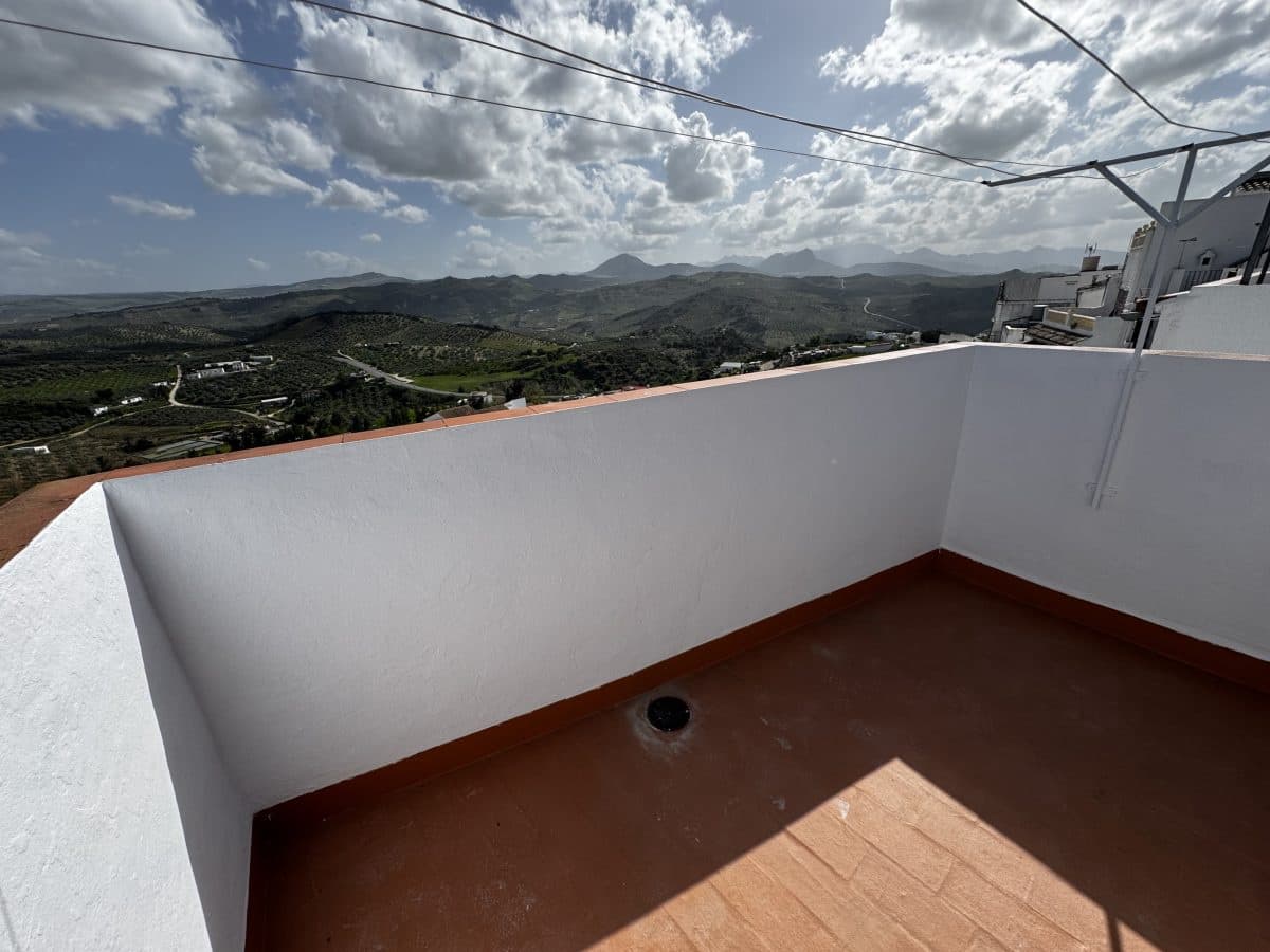 3 bedroom Townhouse for sale in Olvera - € 68,995 (Ref: 9681391)