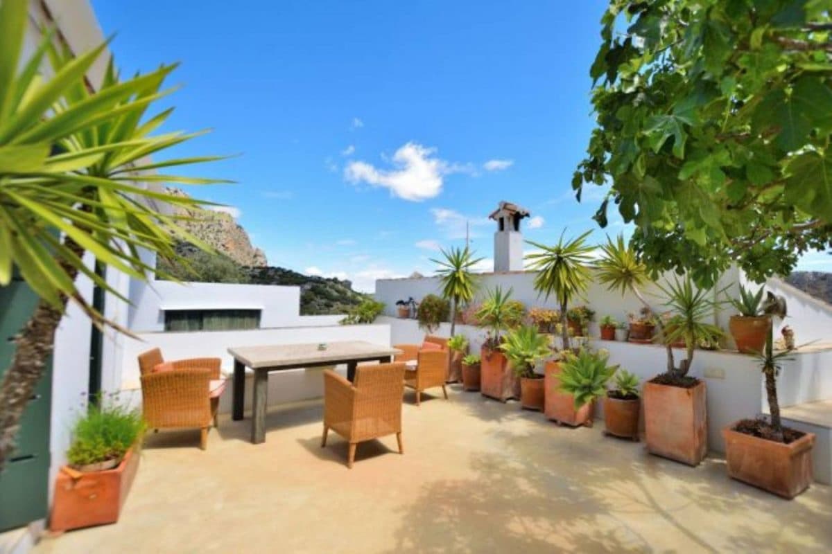 6 bedroom Townhouse for sale in Montejaque - € 495,000 (Ref: 9731559)