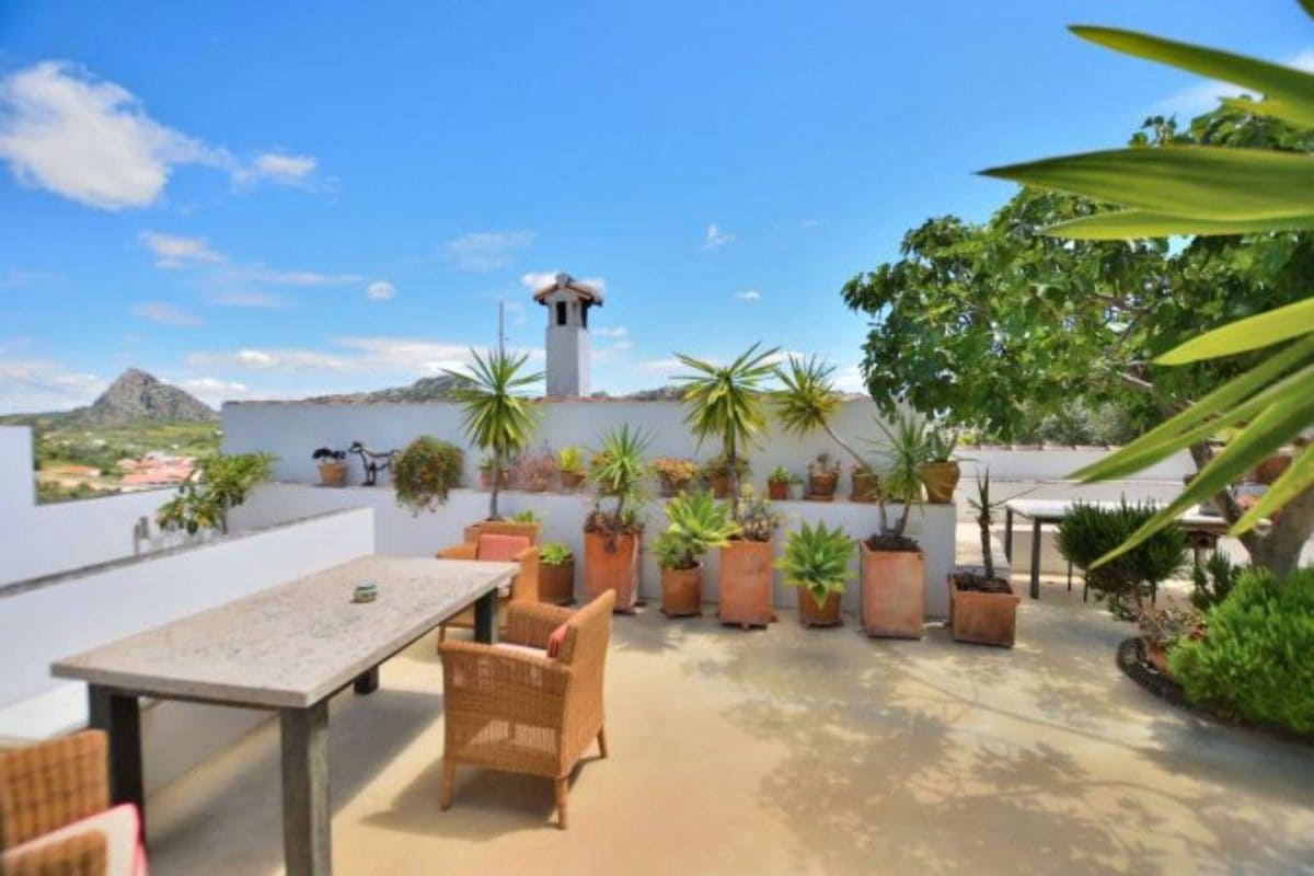 6 bedroom Townhouse for sale in Montejaque - € 495,000 (Ref: 9731559)