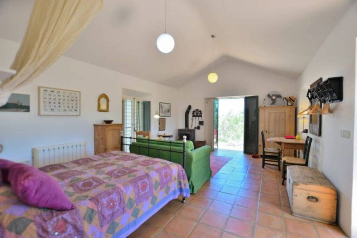 6 bedroom Townhouse for sale in Montejaque - € 495,000 (Ref: 9731559)