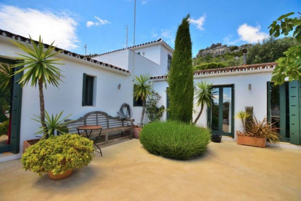 6 bedroom Townhouse for sale in Montejaque - € 495,000 (Ref: 9731559)