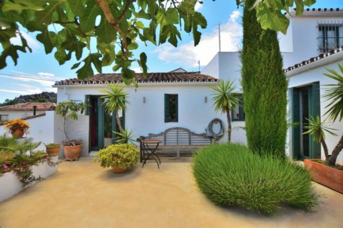 6 bedroom Townhouse for sale in Montejaque - € 495,000 (Ref: 9731559)