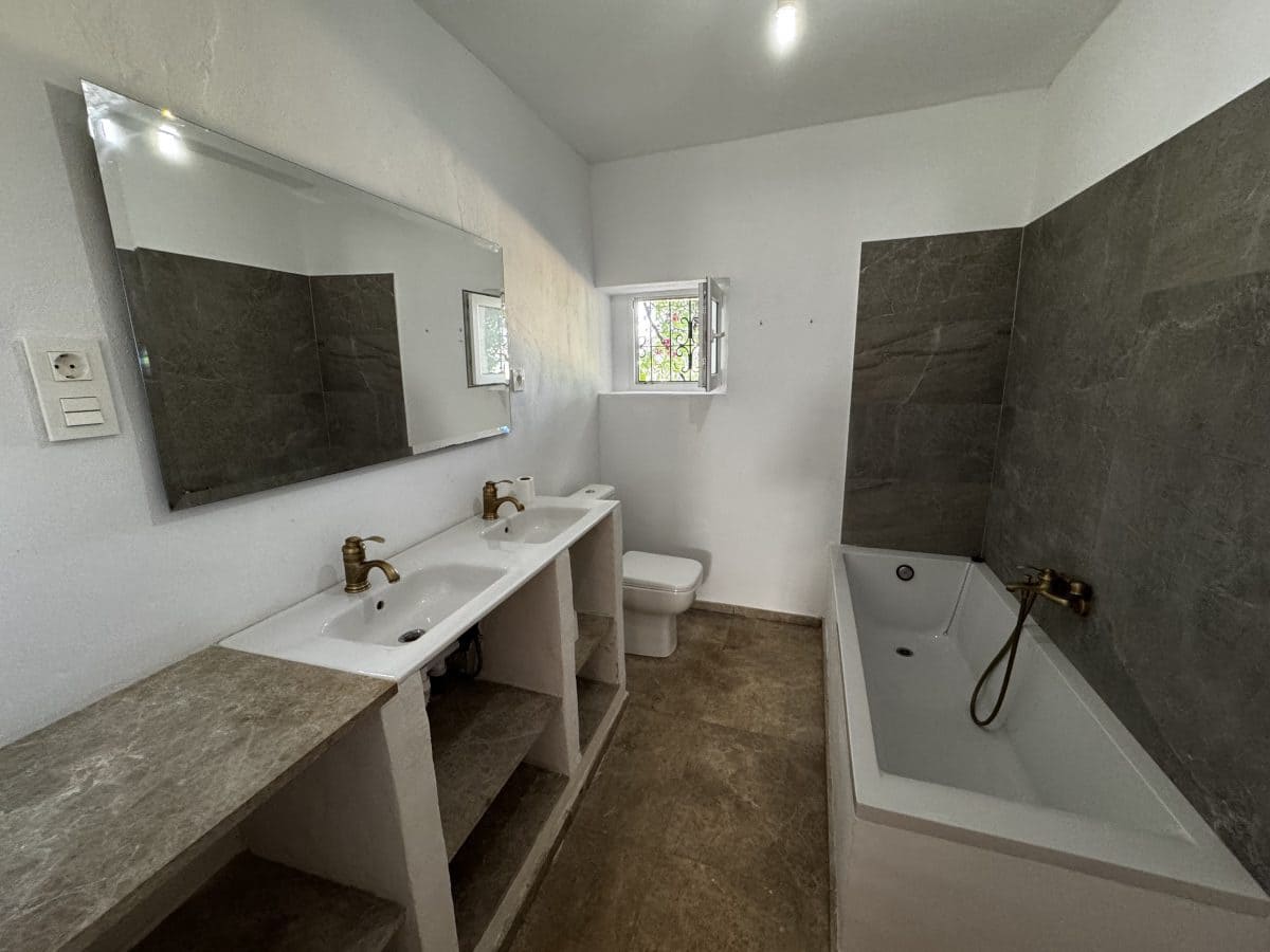 6 soveværelse Finca/Landehus til salg i Setenil de las Bodegas med swimmingpool garage - € 435.000 (Ref: 9747270)