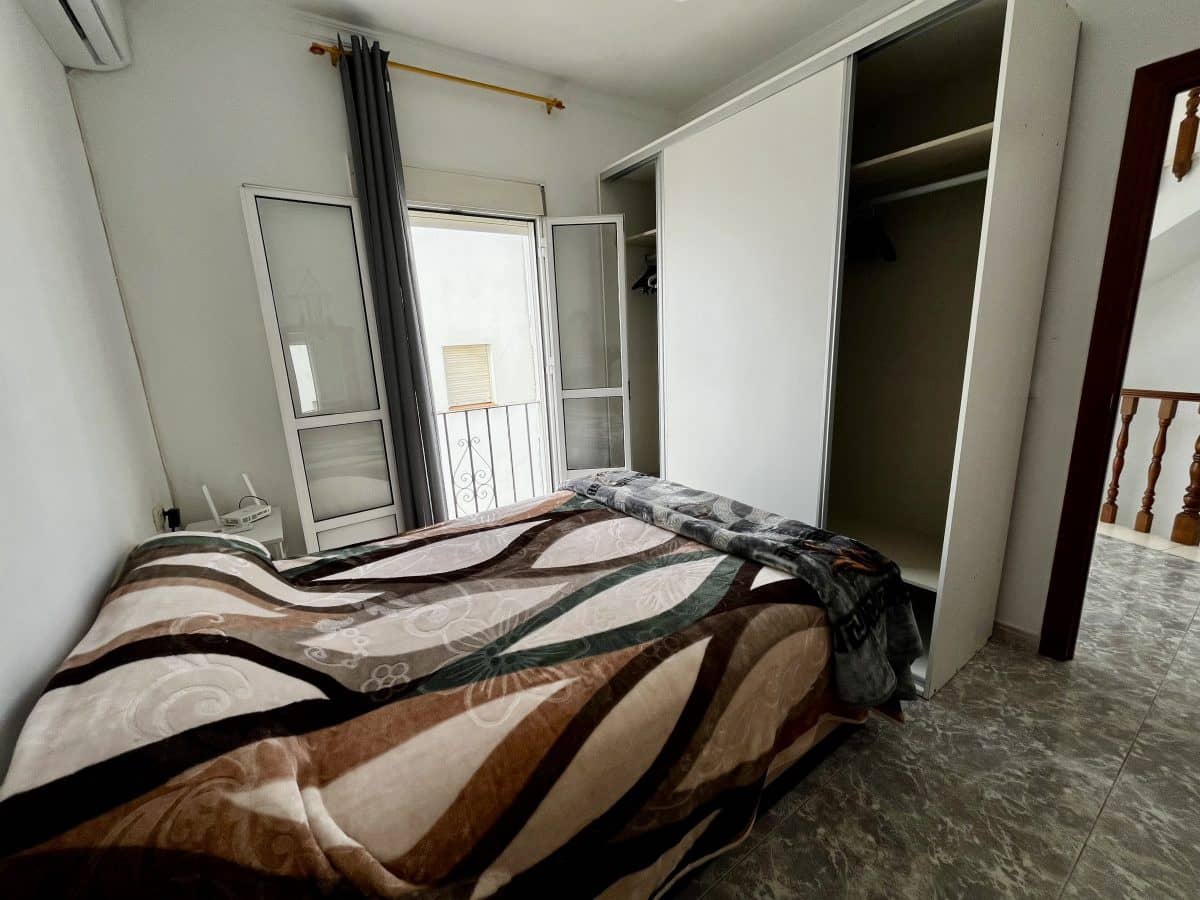 2 quarto Casa em Banda para venda em Olvera - 83 000 € (Ref: 9805396)