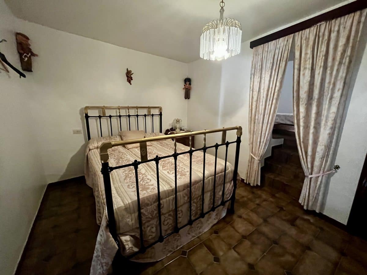 4 makuuhuone Omakotitalo myytävänä paikassa Olvera - 102 000 € (Ref: 9823855)