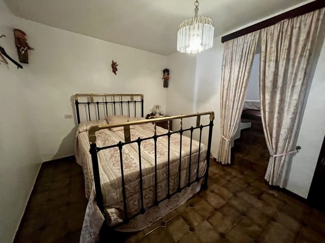 4 makuuhuone Omakotitalo myytävänä paikassa Olvera - 102 000 € (Ref: 9823855)