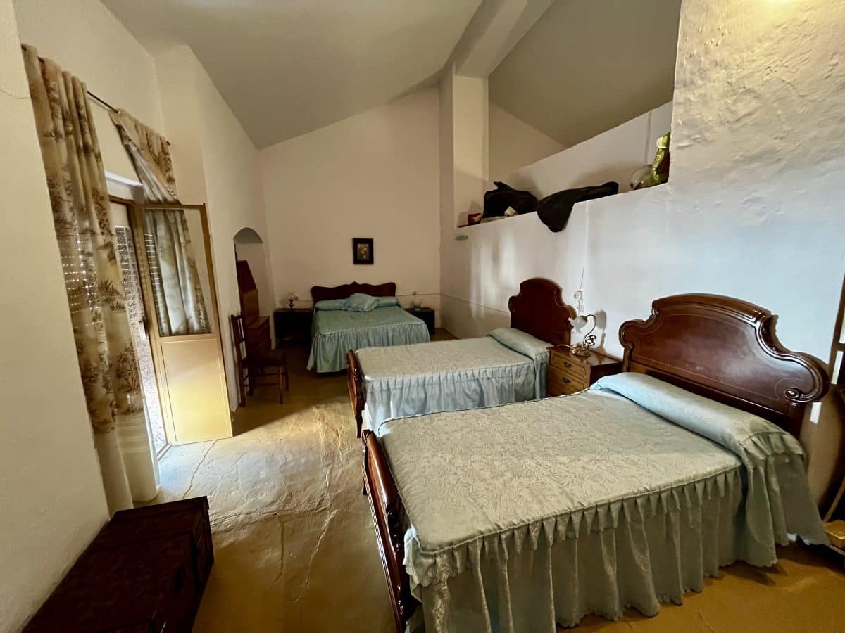 Casa de 4 habitaciones en Pruna en venta - 120.000 € (Ref: 9872346)