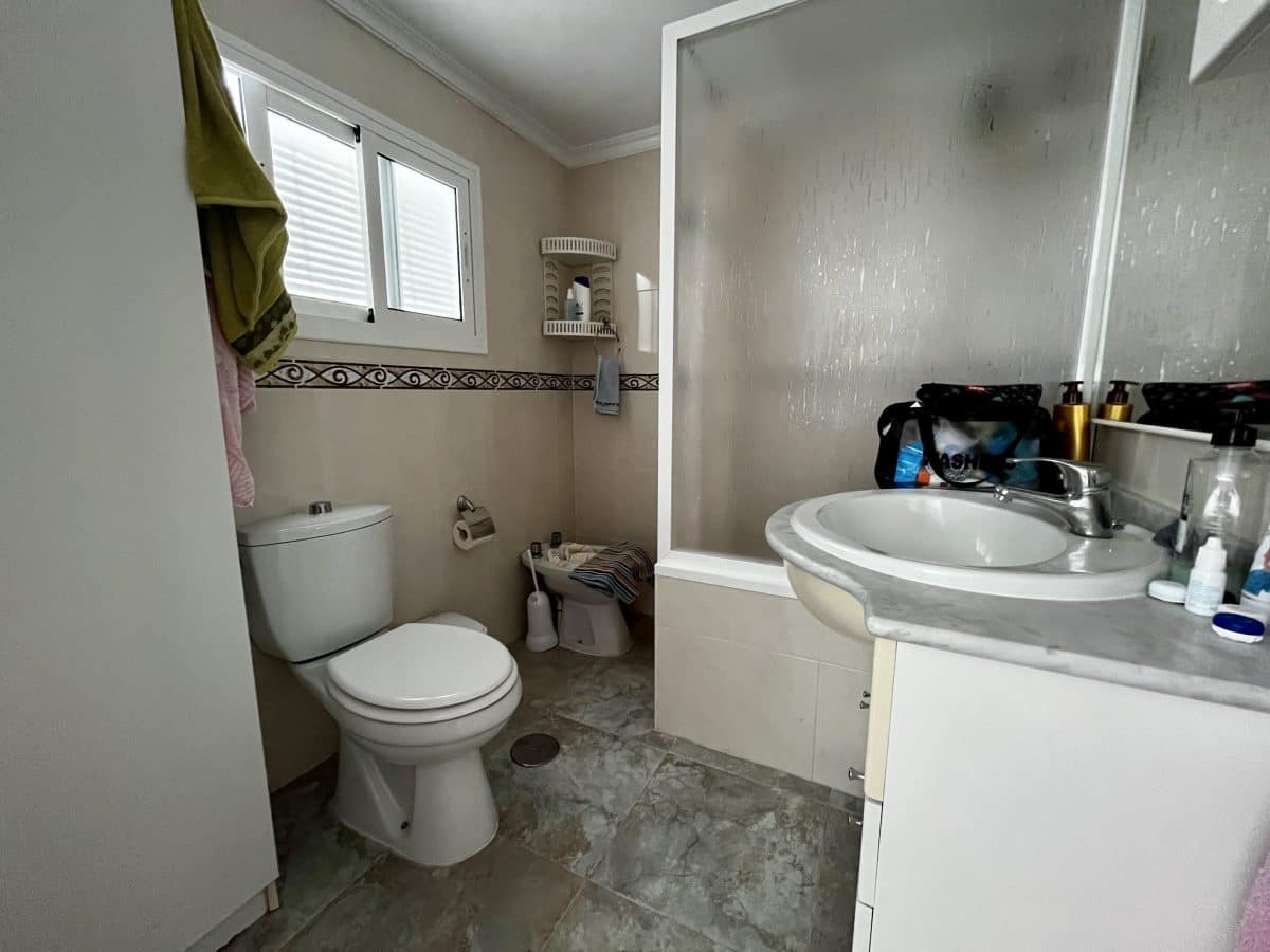 Casa de 4 habitaciones en Pruna en venta - 120.000 € (Ref: 9872346)