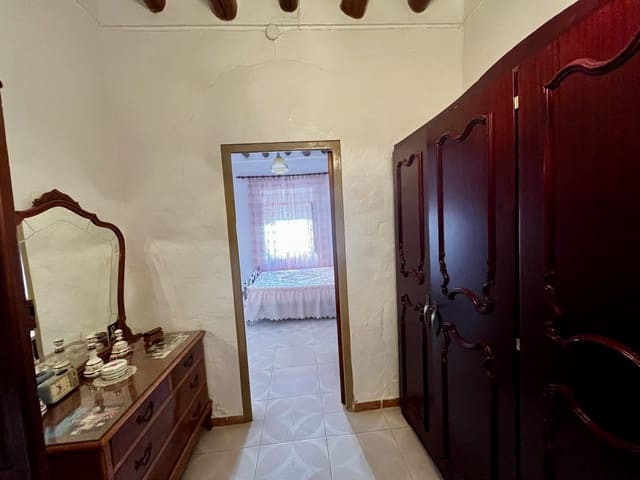 Casa de 4 habitaciones en Pruna en venta - 120.000 € (Ref: 9872346)