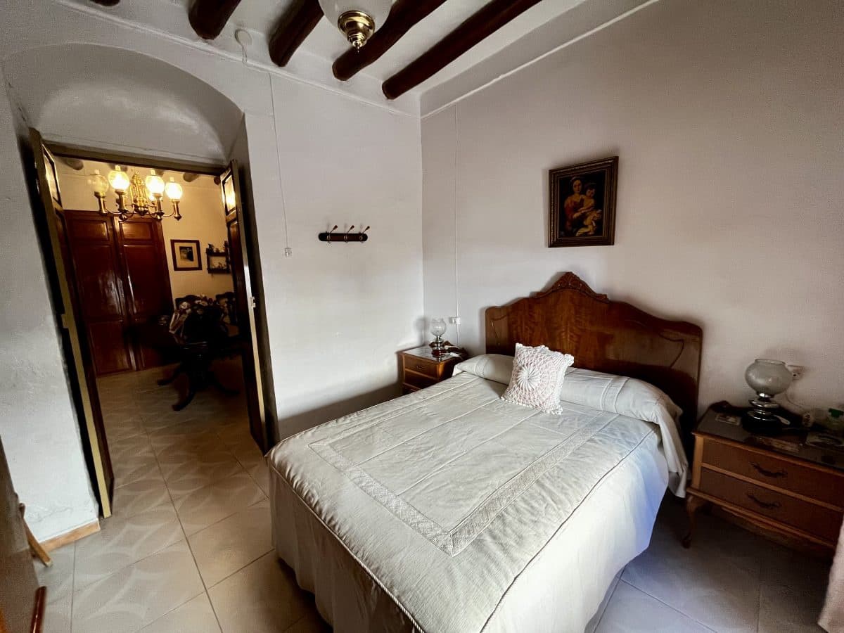 Casa de 4 habitaciones en Pruna en venta - 120.000 € (Ref: 9872346)