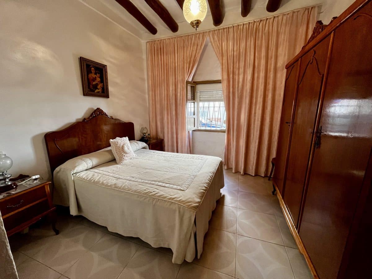Casa de 4 habitaciones en Pruna en venta - 120.000 € (Ref: 9872346)