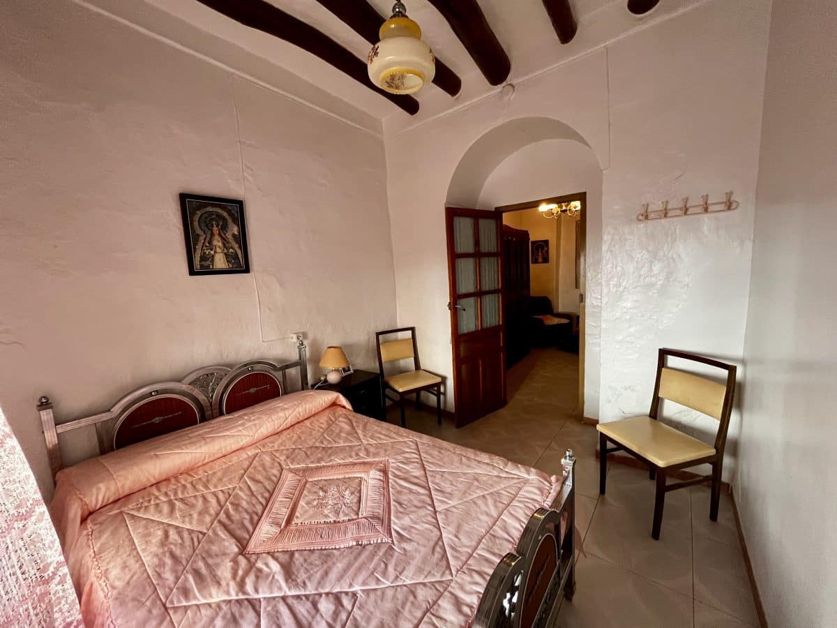 Casa de 4 habitaciones en Pruna en venta - 120.000 € (Ref: 9872346)