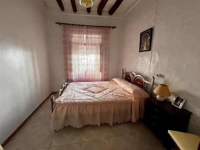 Casa de 4 habitaciones en Pruna en venta - 120.000 € (Ref: 9872346)