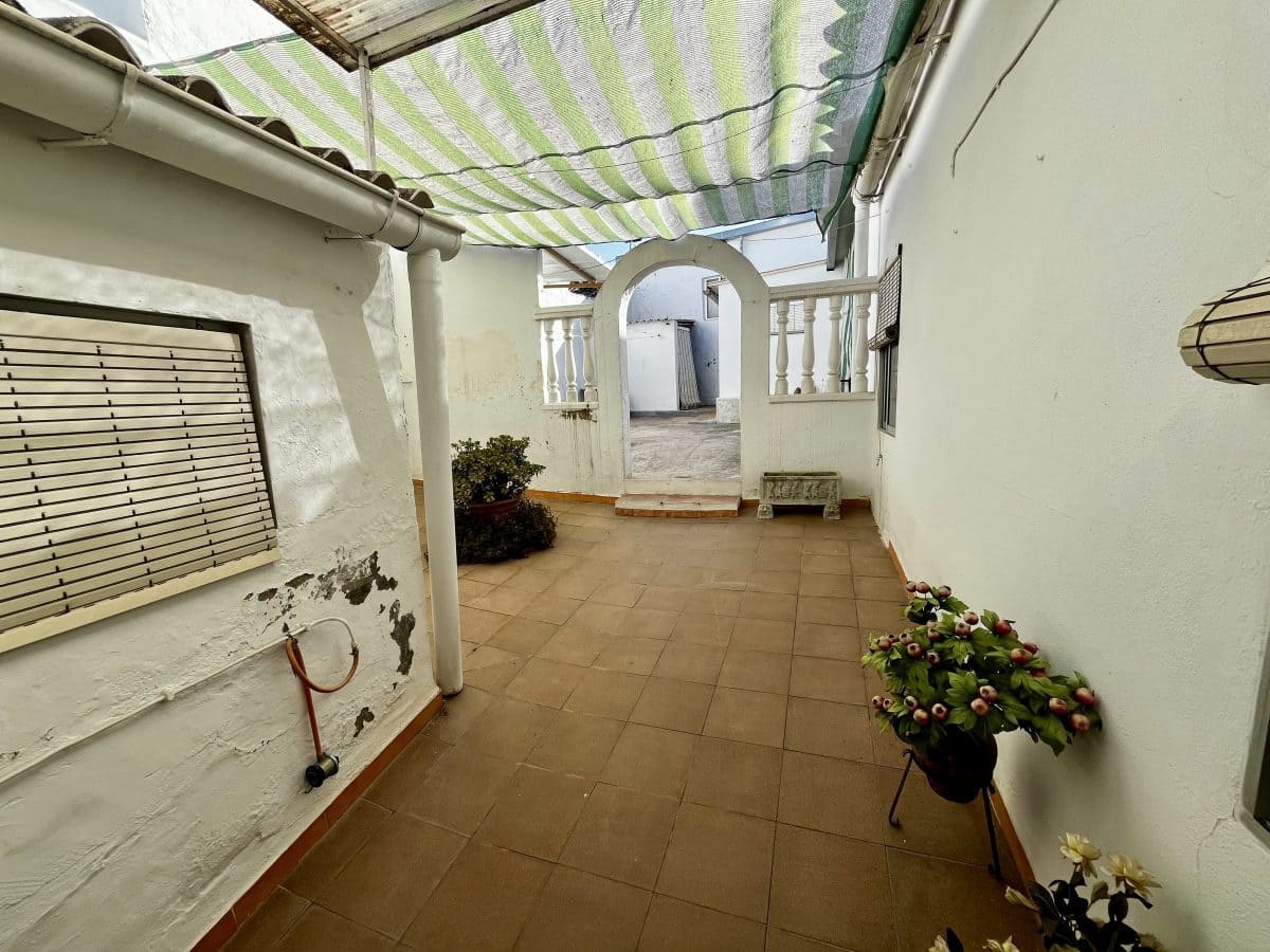 Casa de 4 habitaciones en Pruna en venta - 120.000 € (Ref: 9872346)