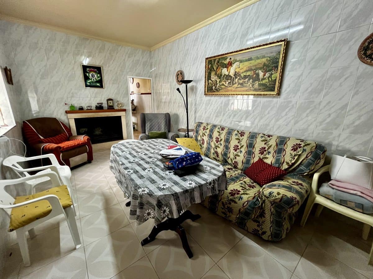 Casa de 4 habitaciones en Pruna en venta - 120.000 € (Ref: 9872346)