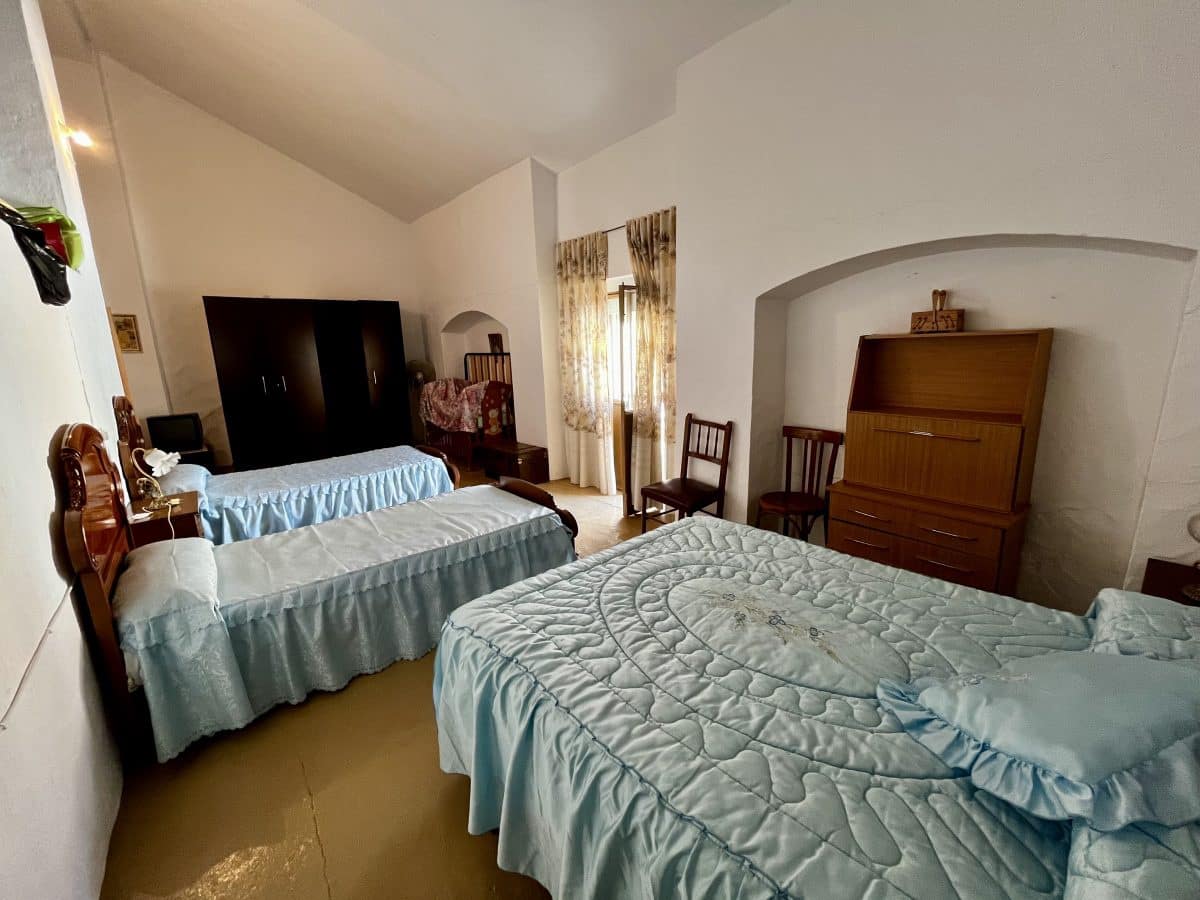 Casa de 4 habitaciones en Pruna en venta - 120.000 € (Ref: 9872346)