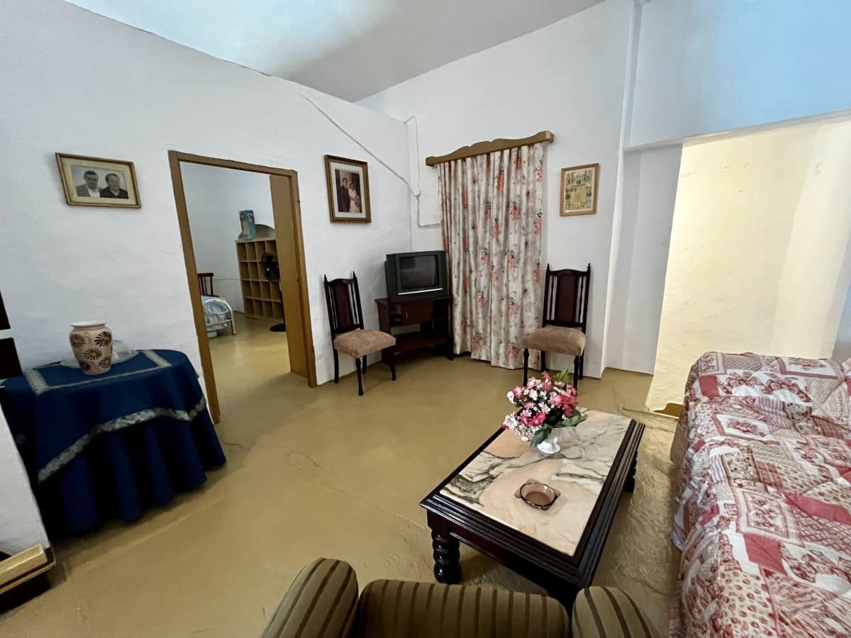 Casa de 4 habitaciones en Pruna en venta - 120.000 € (Ref: 9872346)