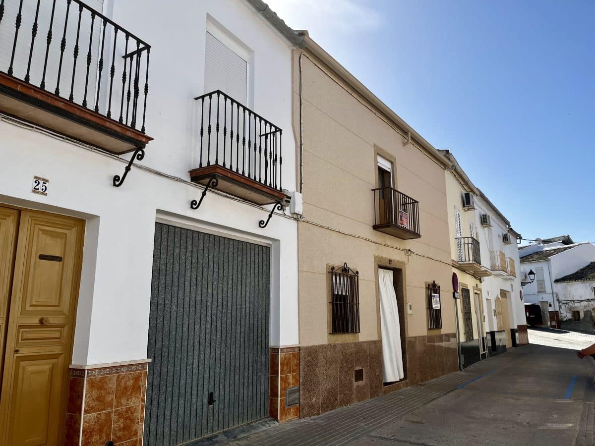 Casa de 4 habitaciones en Pruna en venta - 120.000 € (Ref: 9872346)