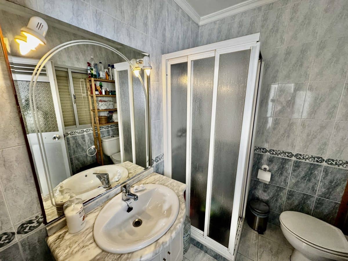 4 makuuhuone Omakotitalo myytävänä paikassa Olvera - 249 995 € (Ref: 9911813)