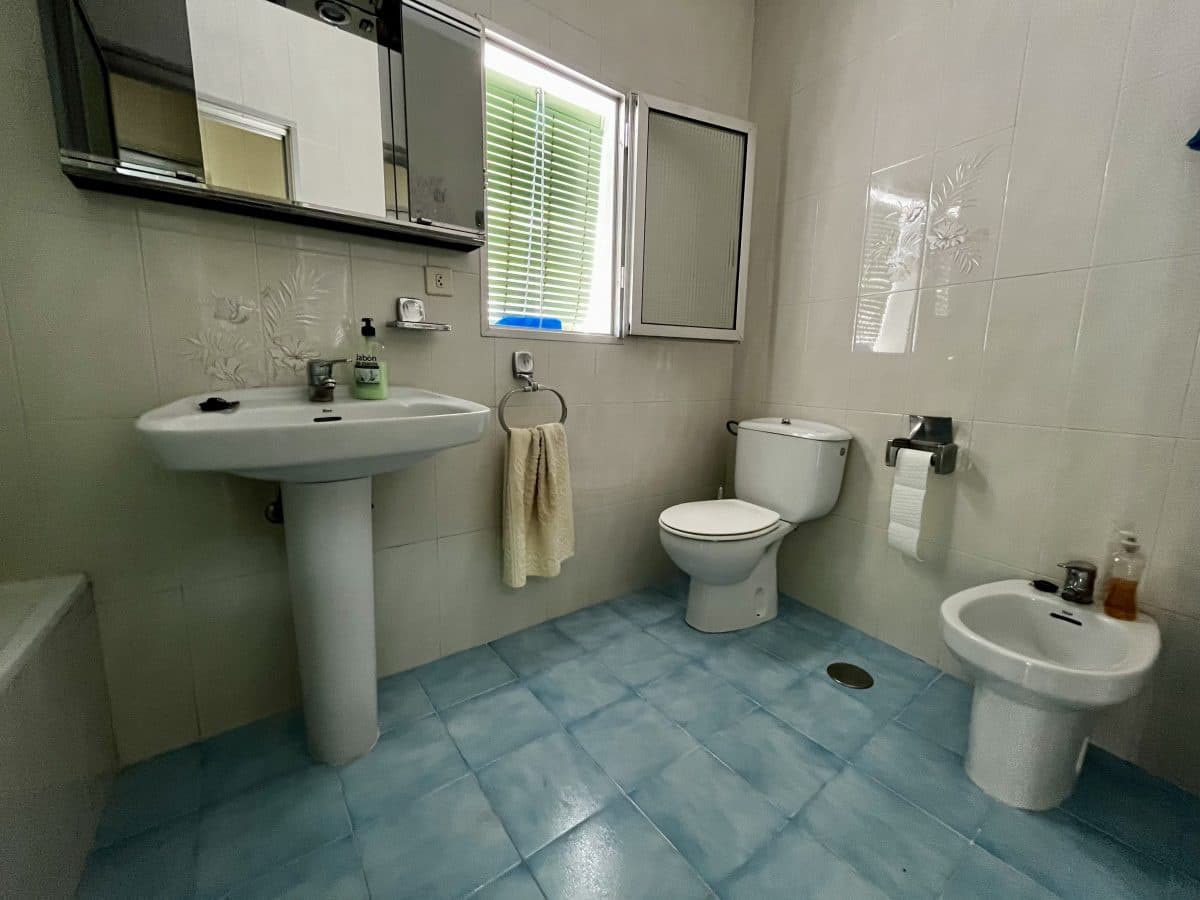 4 bedroom Townhouse for sale in Olvera - € 160,000 (Ref: 9979266)