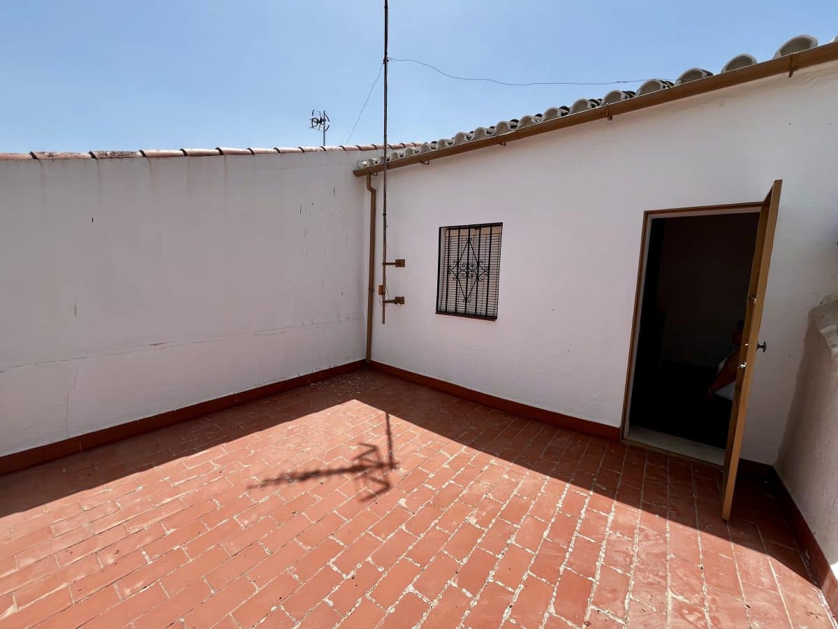 4 bedroom Townhouse for sale in Olvera - € 160,000 (Ref: 9979266)