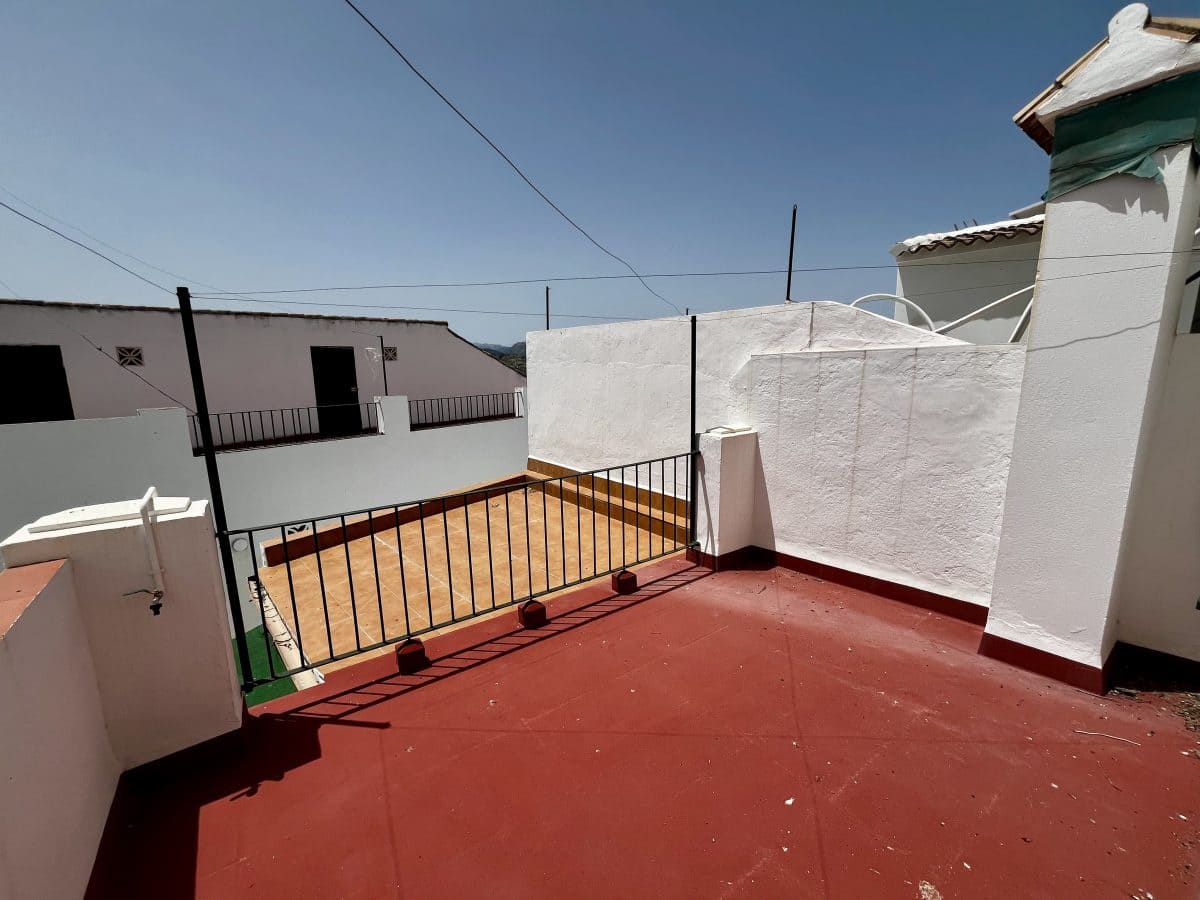 4 bedroom Townhouse for sale in Olvera - € 160,000 (Ref: 9979266)