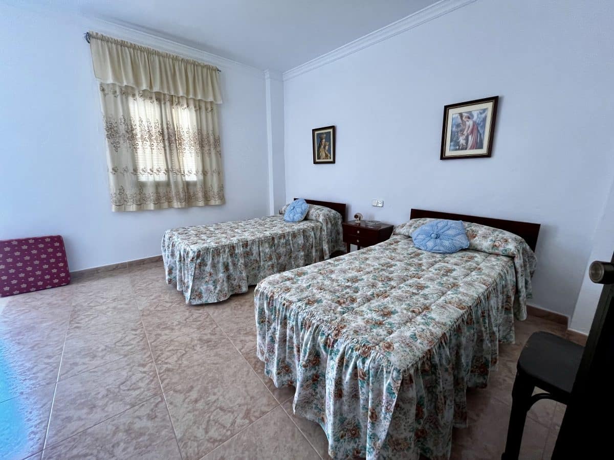 4 bedroom Townhouse for sale in Olvera - € 160,000 (Ref: 9979266)