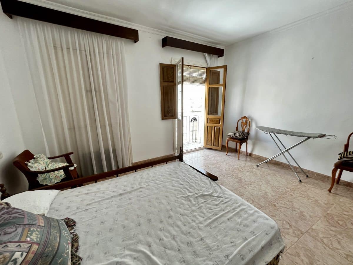 4 bedroom Townhouse for sale in Olvera - € 160,000 (Ref: 9979266)