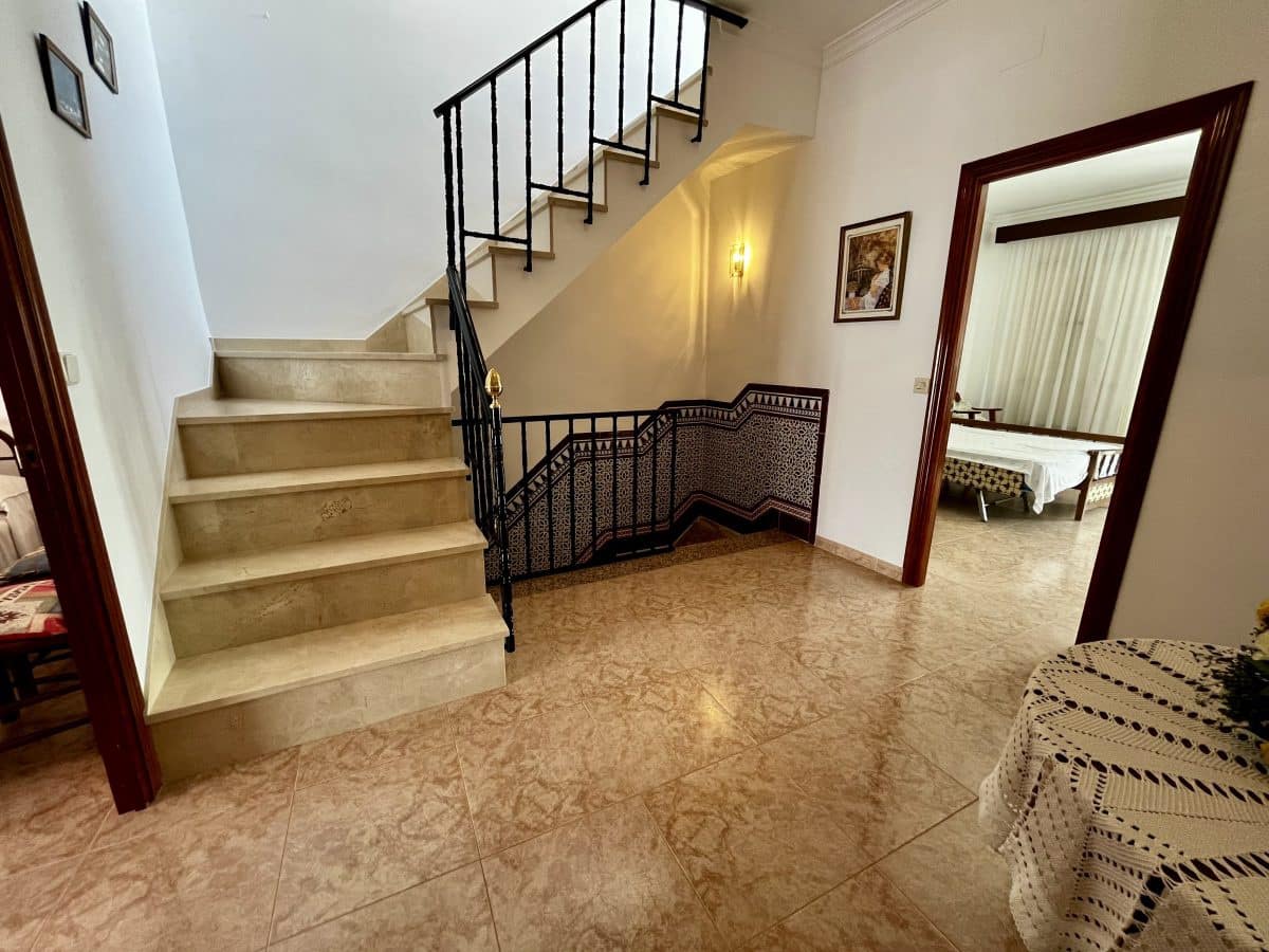 4 bedroom Townhouse for sale in Olvera - € 160,000 (Ref: 9979266)
