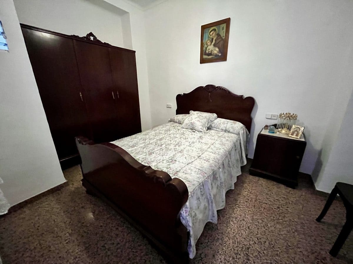 4 bedroom Townhouse for sale in Olvera - € 160,000 (Ref: 9979266)