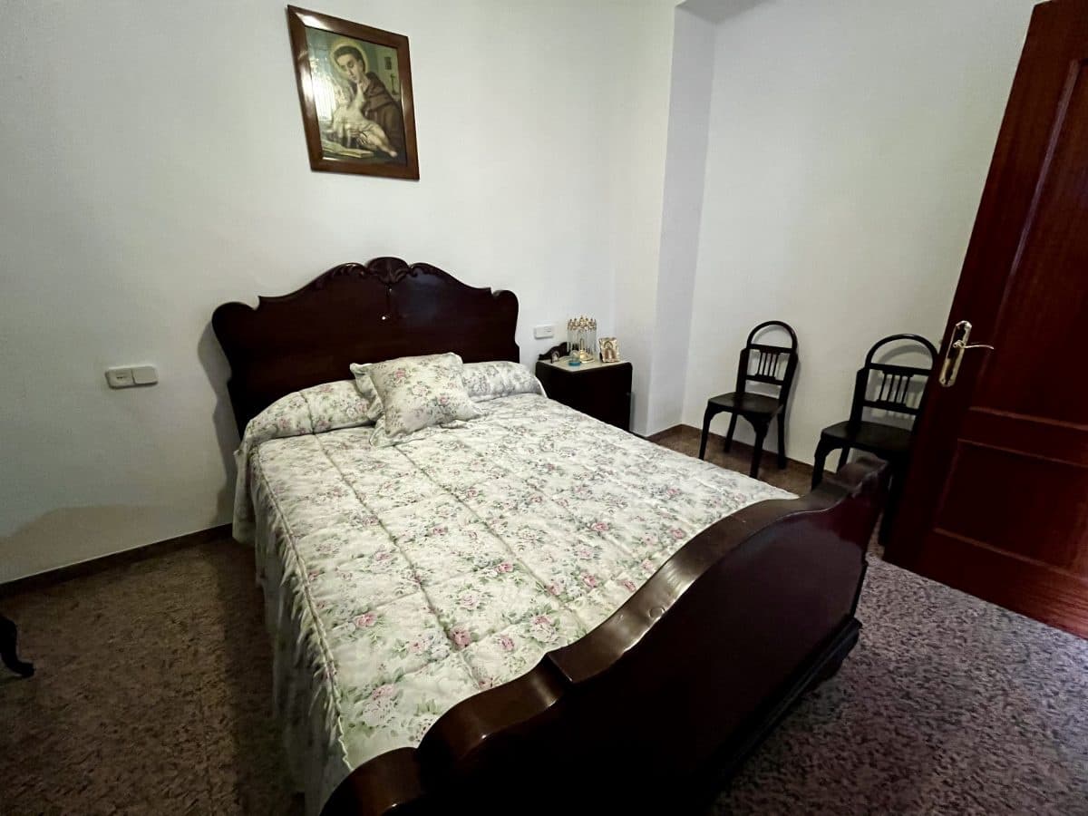 4 bedroom Townhouse for sale in Olvera - € 160,000 (Ref: 9979266)
