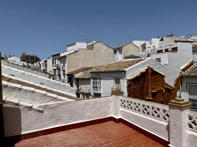 Casa de 4 habitaciones en Olvera en venta - 160.000 € (Ref: 9979266)