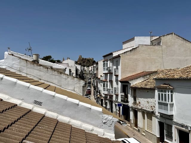 Casa de 4 habitaciones en Olvera en venta - 160.000 € (Ref: 9979266)