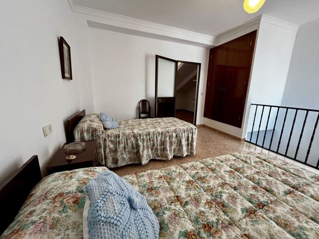 Casa de 4 habitaciones en Olvera en venta - 160.000 € (Ref: 9979266)