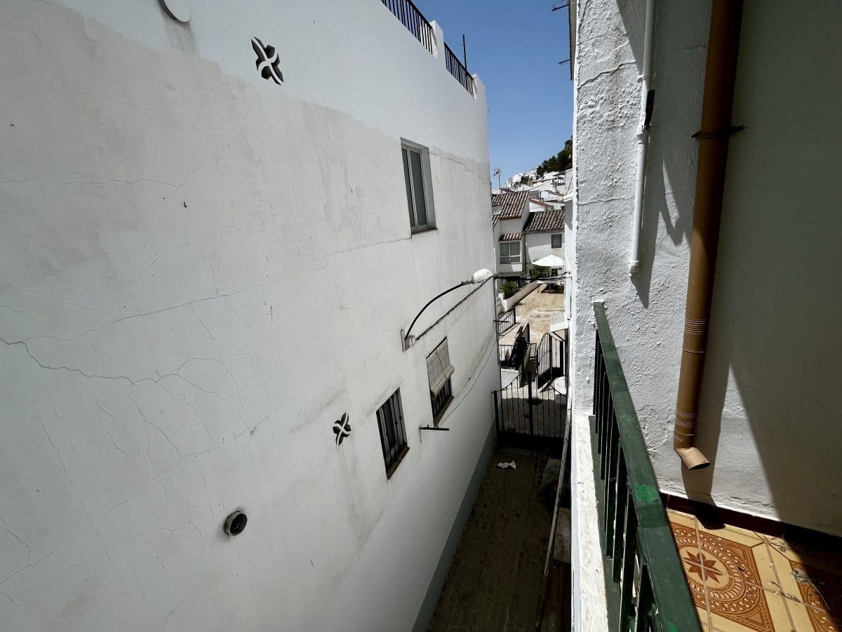 4 bedroom Townhouse for sale in Olvera - € 160,000 (Ref: 9979266)