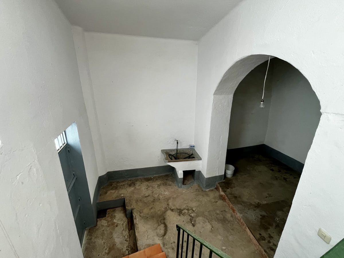 4 bedroom Townhouse for sale in Olvera - € 160,000 (Ref: 9979266)
