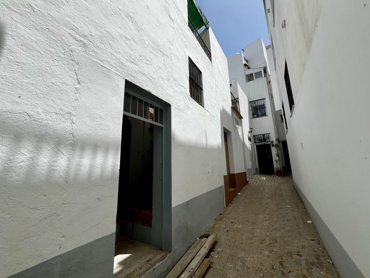 4 bedroom Townhouse for sale in Olvera - € 160,000 (Ref: 9979266)