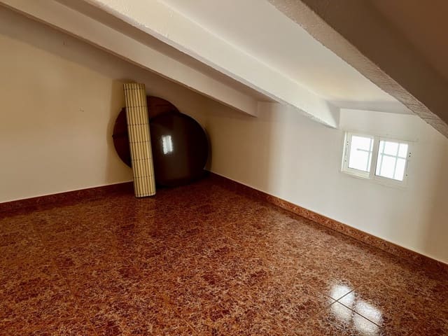 Casa de 4 habitaciones en Olvera en venta - 160.000 € (Ref: 9979266)