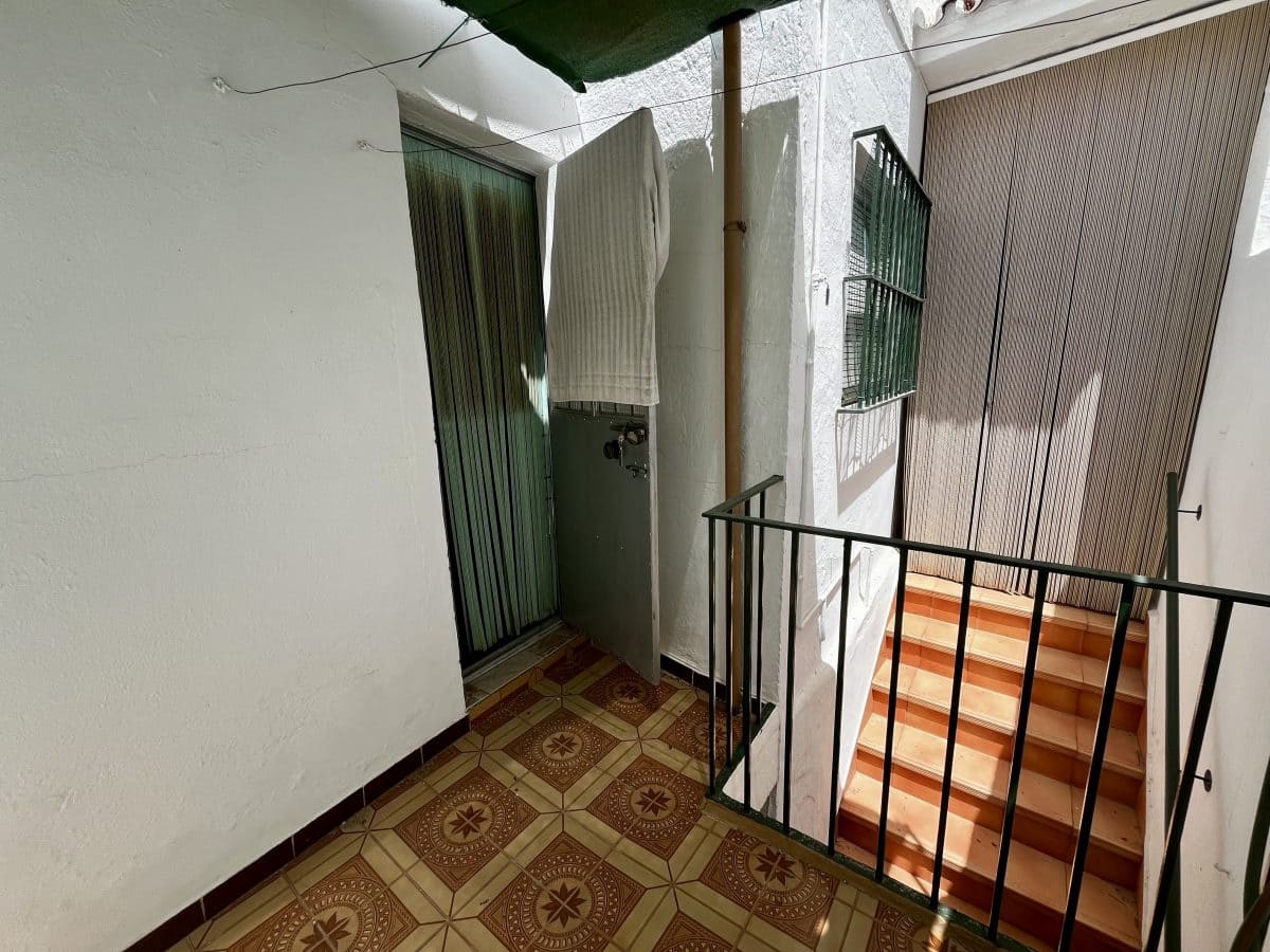 4 bedroom Townhouse for sale in Olvera - € 160,000 (Ref: 9979266)
