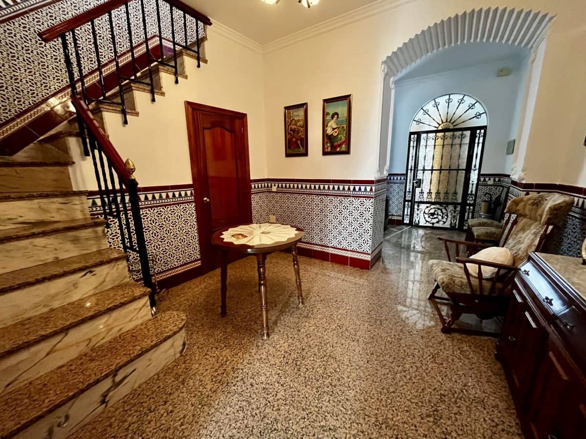 4 bedroom Townhouse for sale in Olvera - € 160,000 (Ref: 9979266)