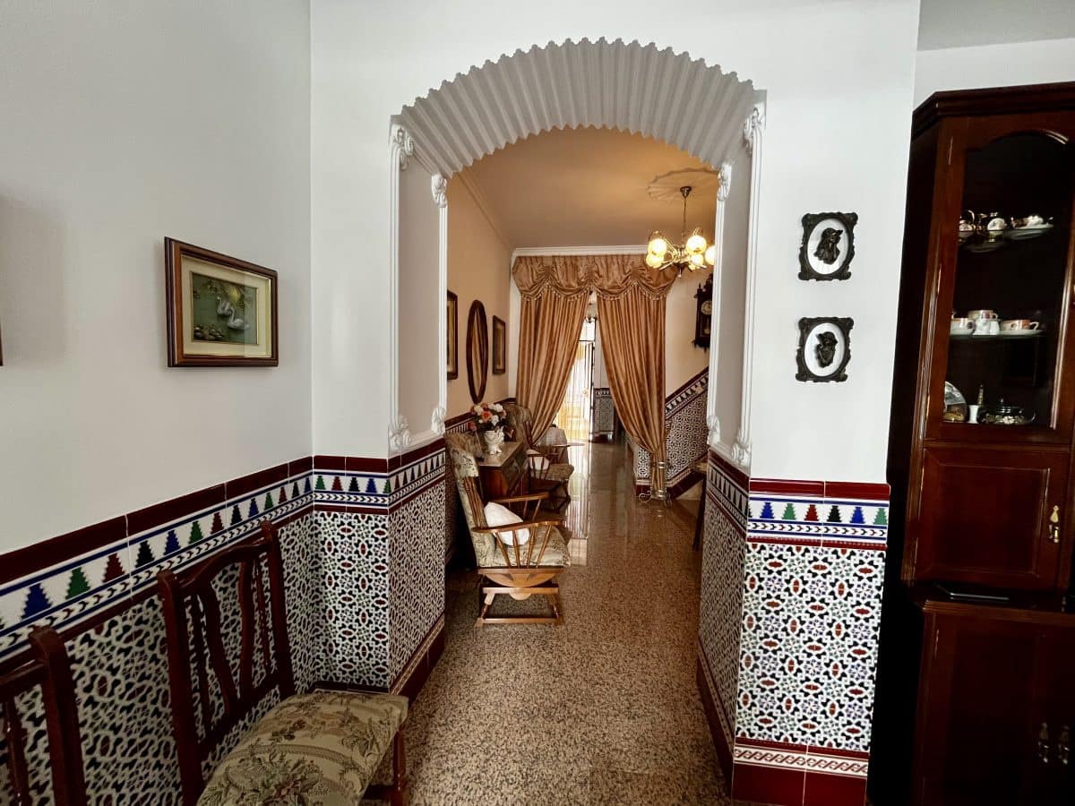 4 bedroom Townhouse for sale in Olvera - € 160,000 (Ref: 9979266)