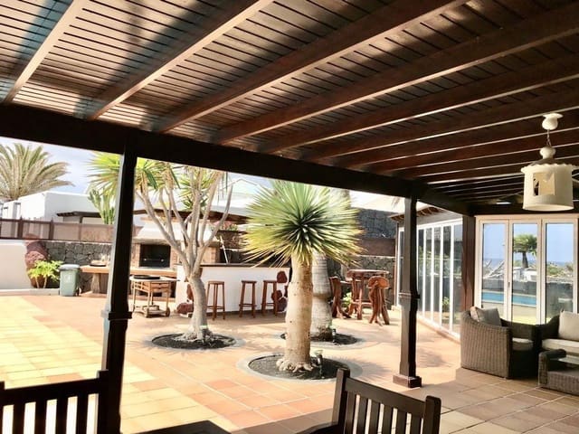 3 soveværelse Villa til salg i Playa Blanca, Yaiza med swimmingpool - € 699.000 (Ref: 7791274)