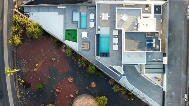 7 sovrum Villa till salu i Playa Blanca, Yaiza med garage - 2 775 000 € (Ref: 7802171)