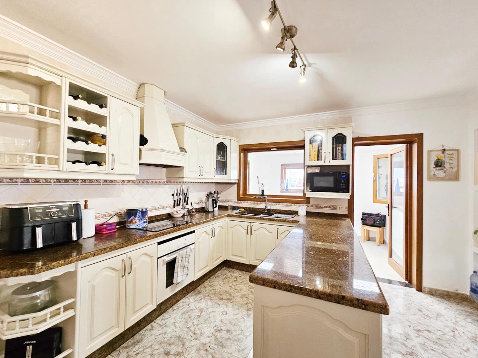 5 soveværelse Villa til salg i Tinajo - € 475.000 (Ref: 8445945)