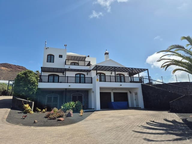 5 Zimmer Villa zu verkaufen in Playa Blanca, Yaiza mit Pool Garage - 899.000 € (Ref: 8915487)